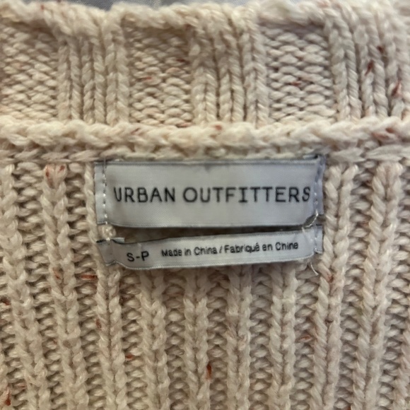 Cropped cable knit sweater - Picture 2 of 2